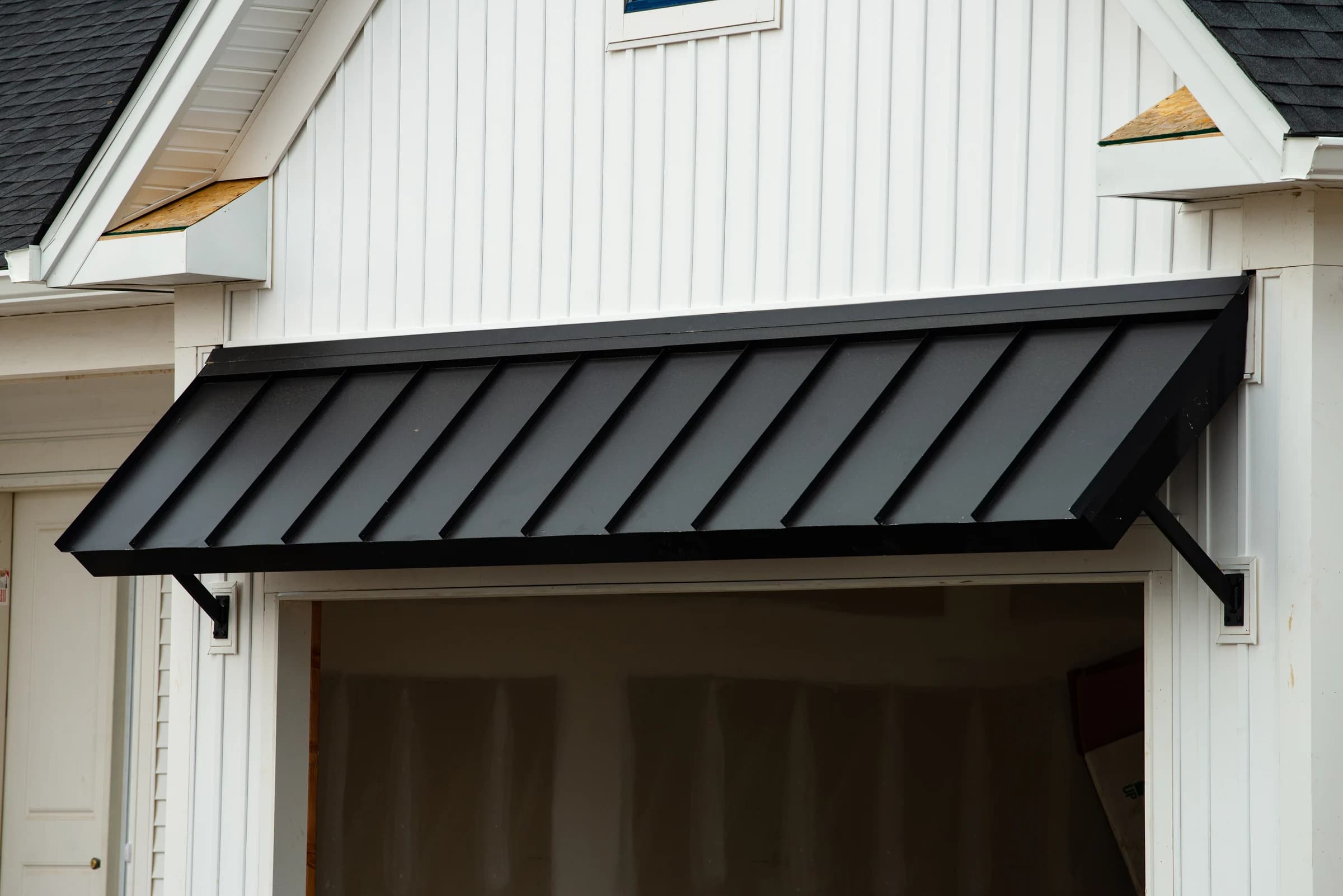 Habillage ajouré de garde-corps sur un balcon, réalisation présentée par Bout2Tôle